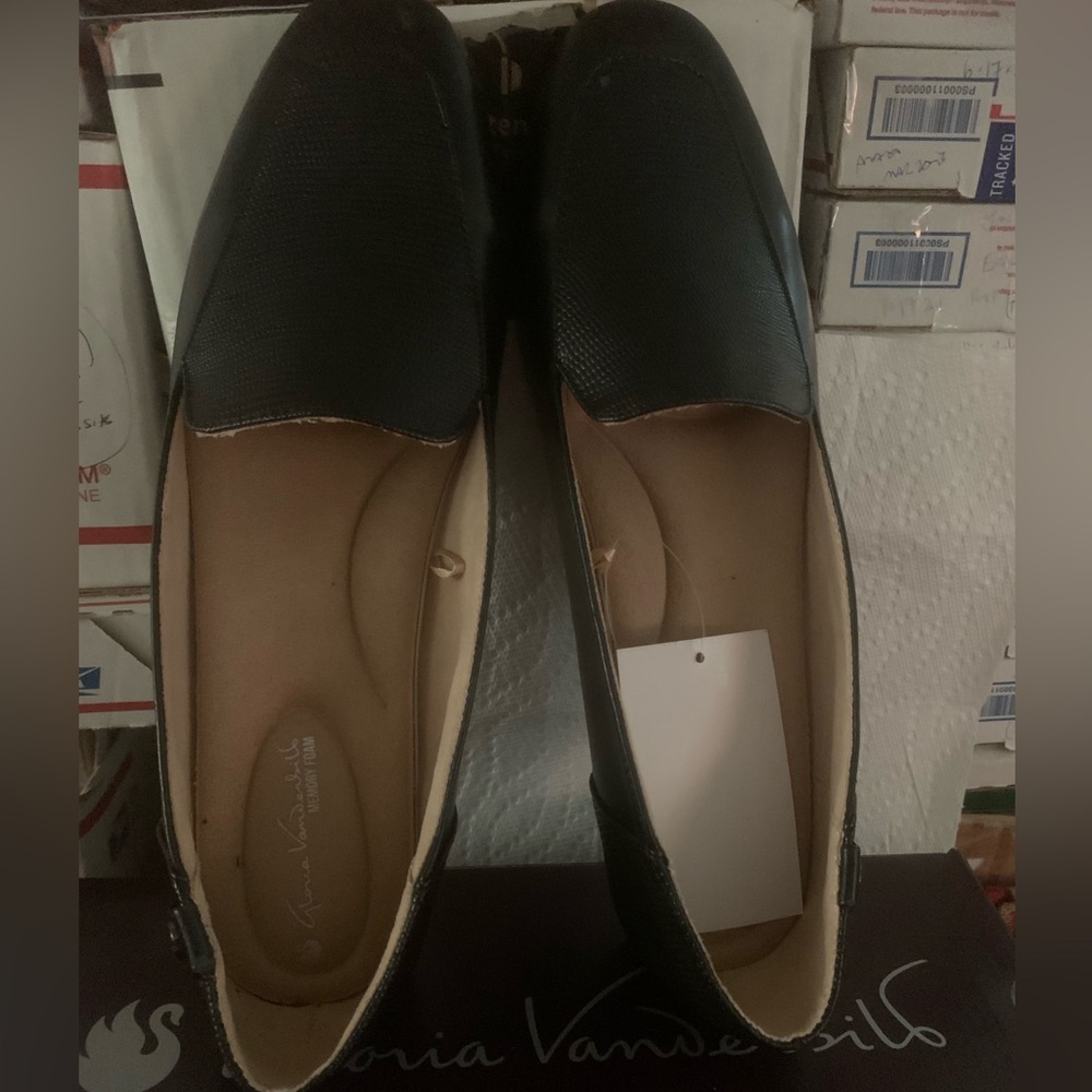 GLORIA VANDERBILT Marjorie Loafers Flats, Black Pebble NEW NIB memory foam 9.5 M